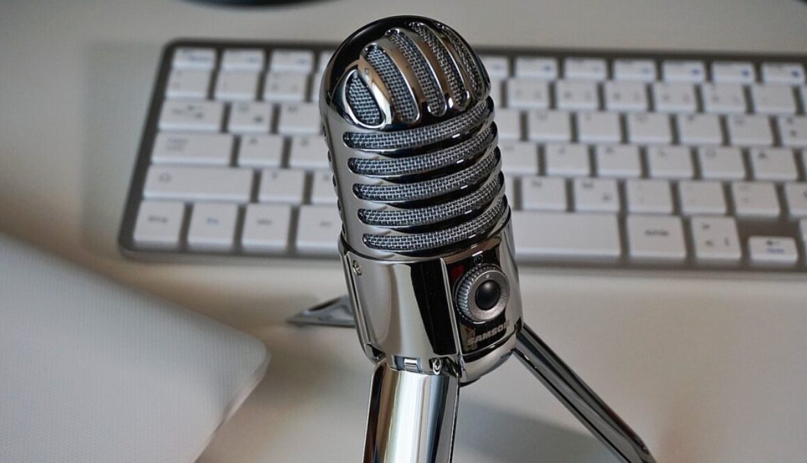 microphone keyboard podcast 2469293