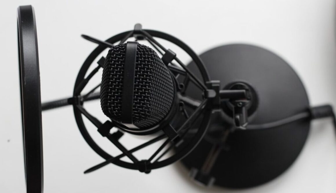 Jak nagrywać podcasty w domu - wskazówki dotyczące sprzętu i akustyki